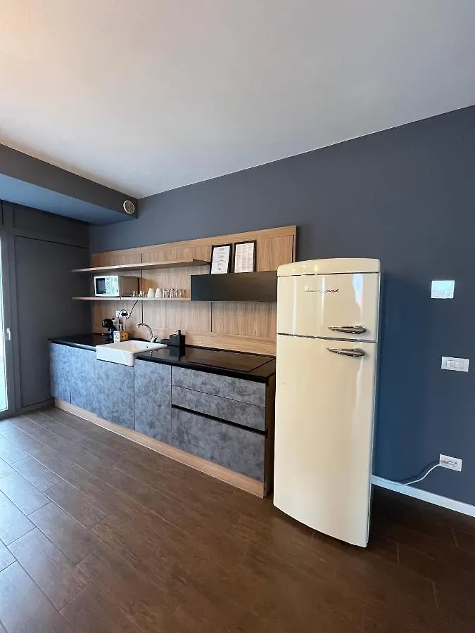 Unico Studios Milano 0*,  Italia